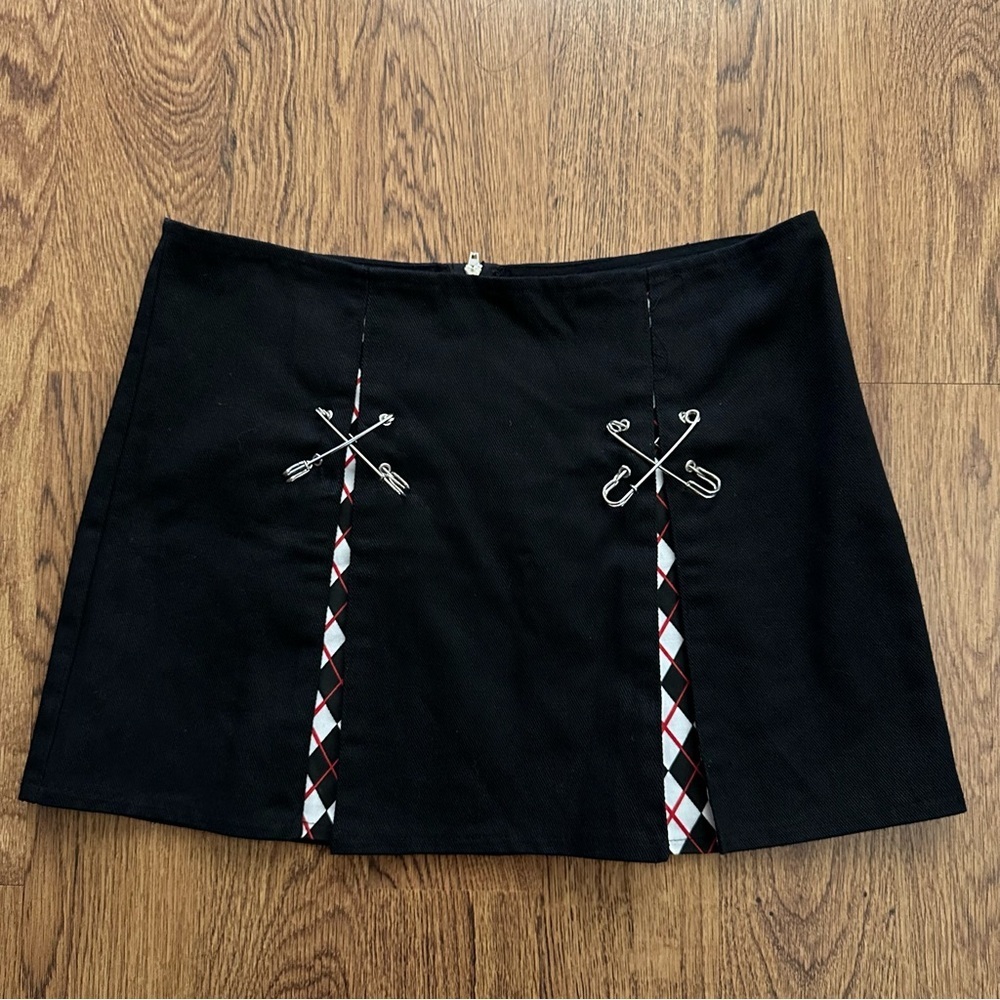 Super Low Fat Vintage Black mini unlined Skirt Medium safety pins Made in USA
